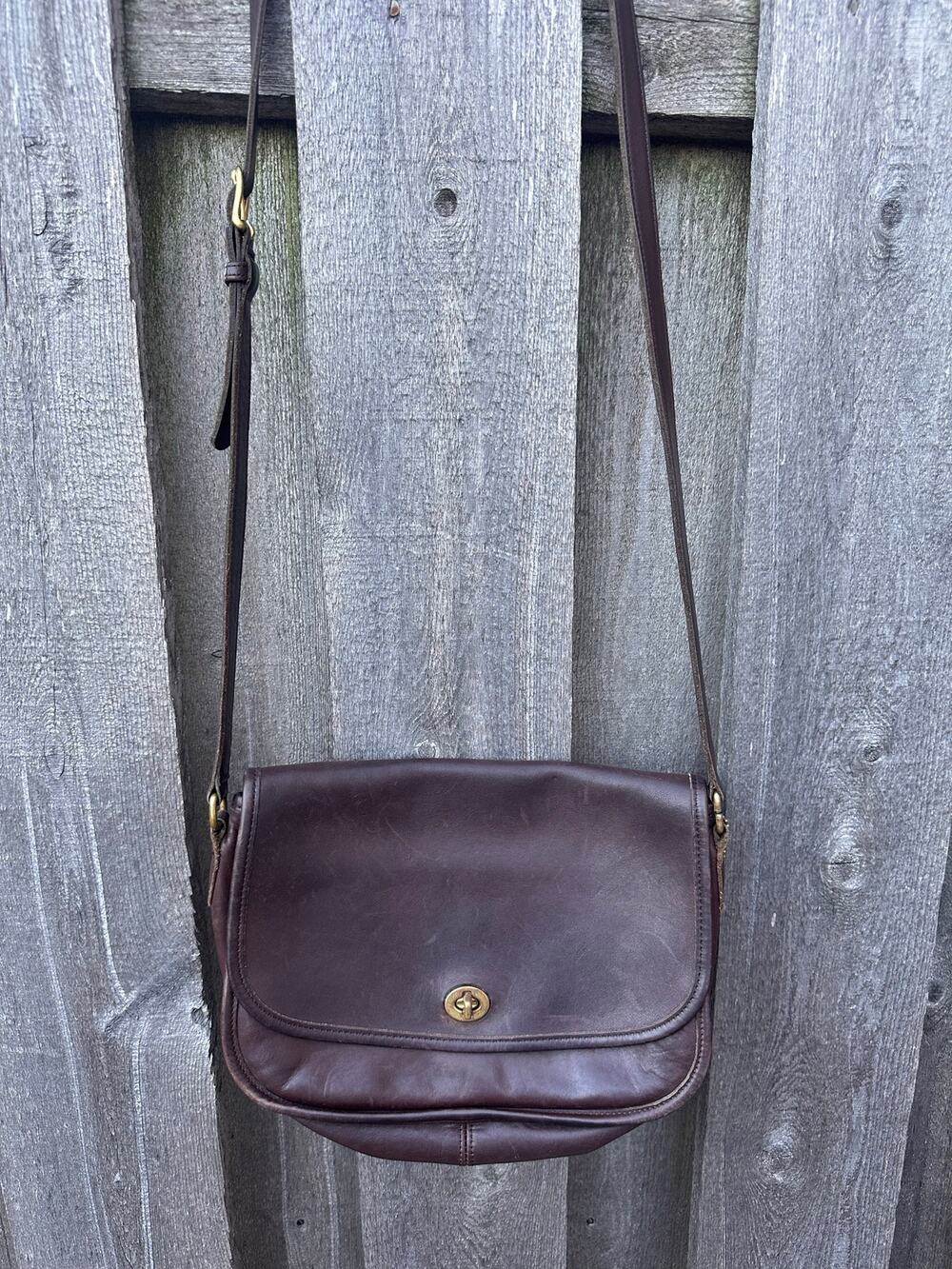 Vintage Coach Chocolate Brown Leather Shoulder/Crossbody Bag ~ Fair Condition